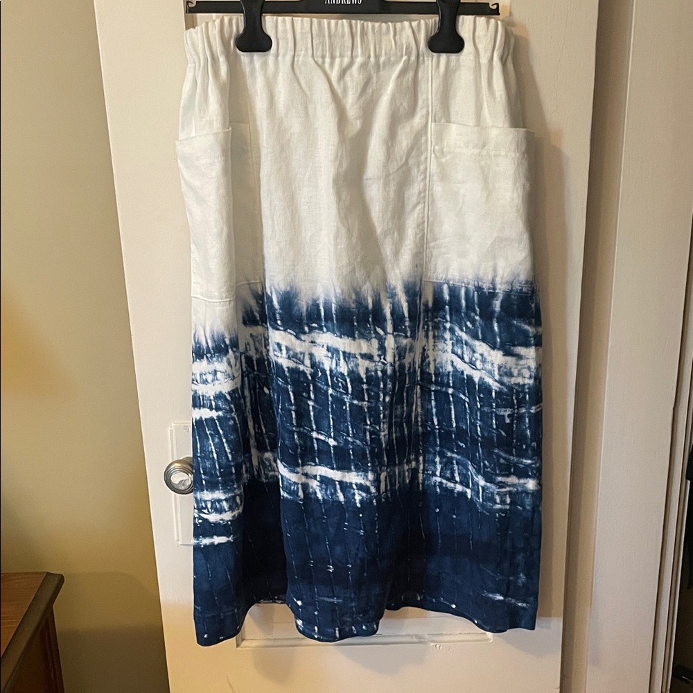 Women's White and Navy Shibori Dyed Midi Skirt
